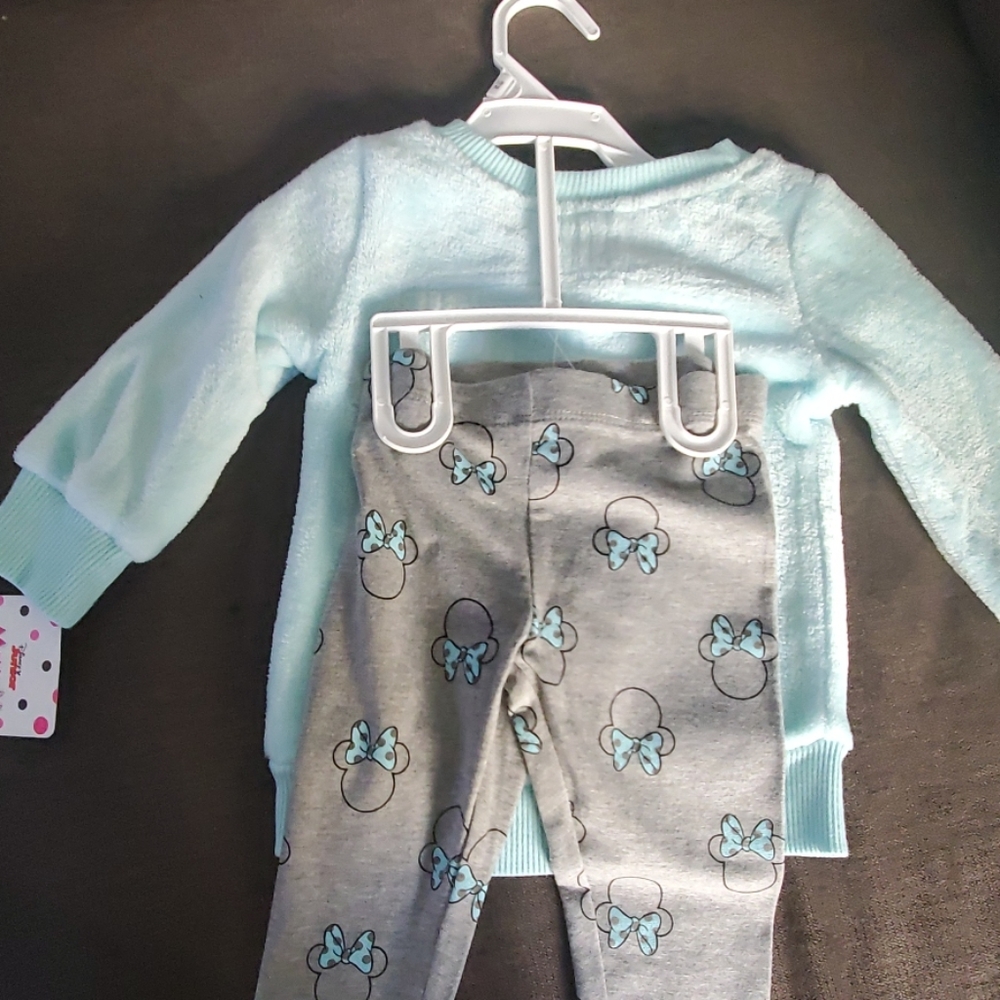 Outfit - Picture 2 of 2